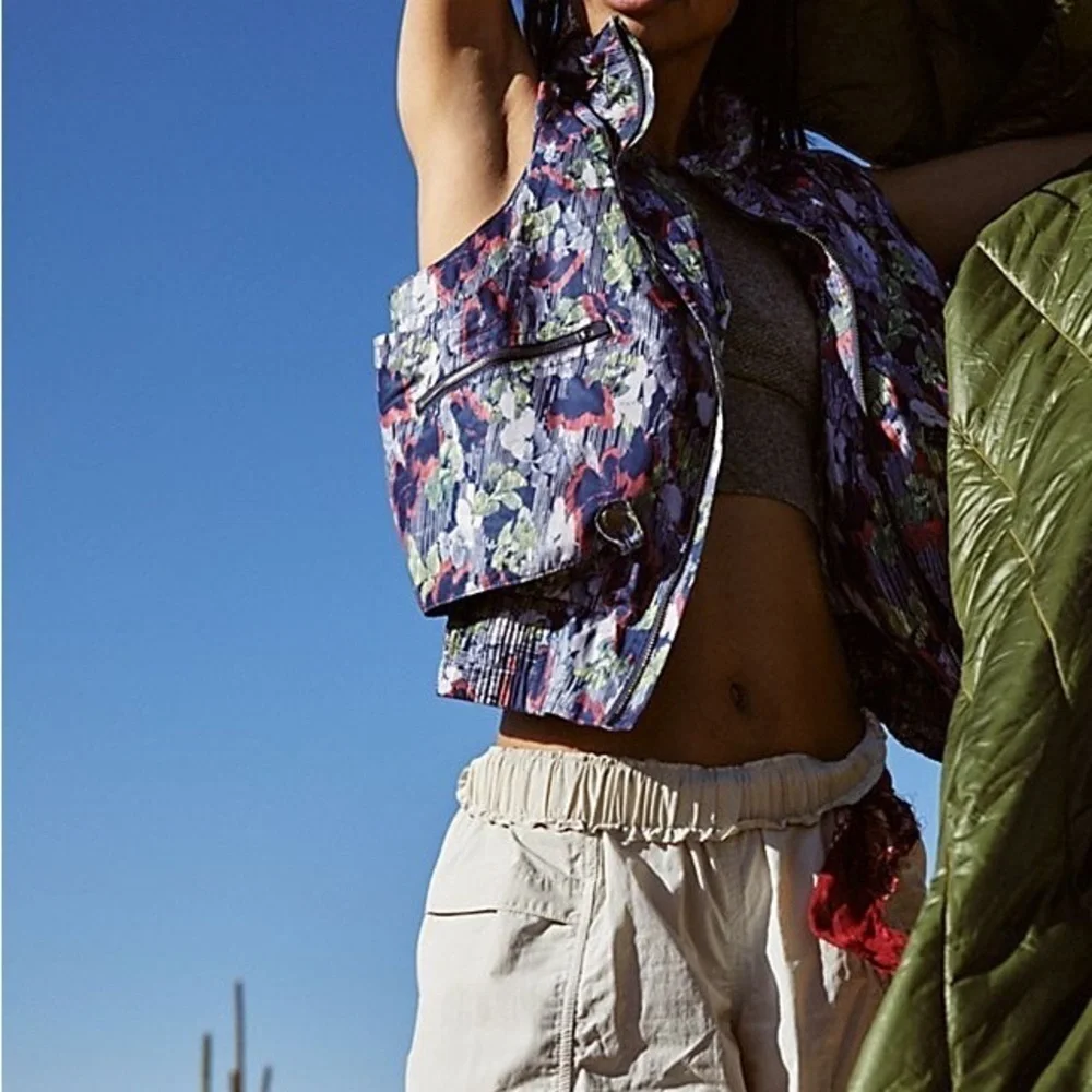 Free People Movement Off the Grid Printed Sleeveless Vest Supernova Floral Small - Picture 1 of 11